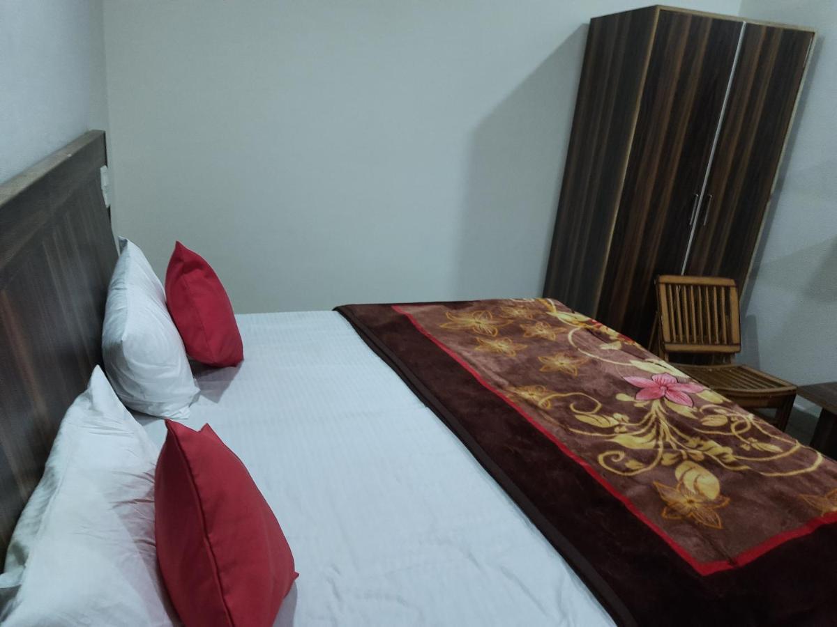 Hotel Amron45 Csandígarh Kültér fotó