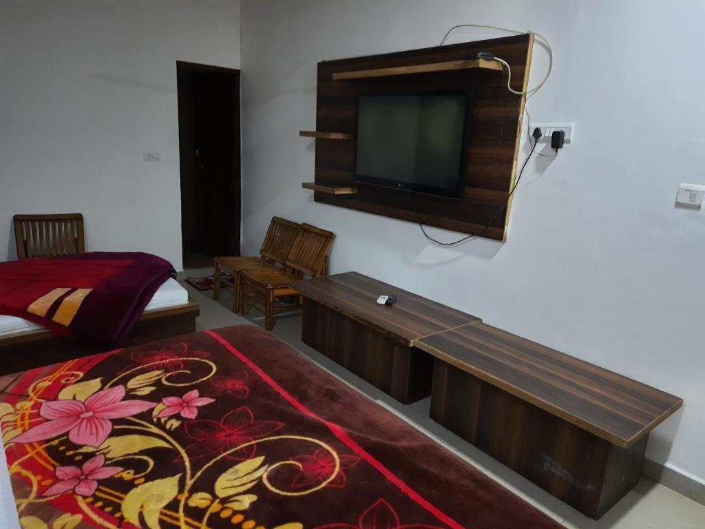 Hotel Amron45 Csandígarh Kültér fotó