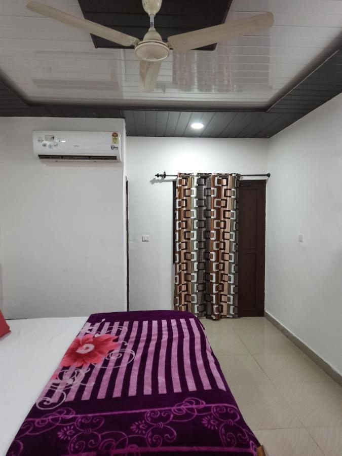 Hotel Amron45 Csandígarh Kültér fotó