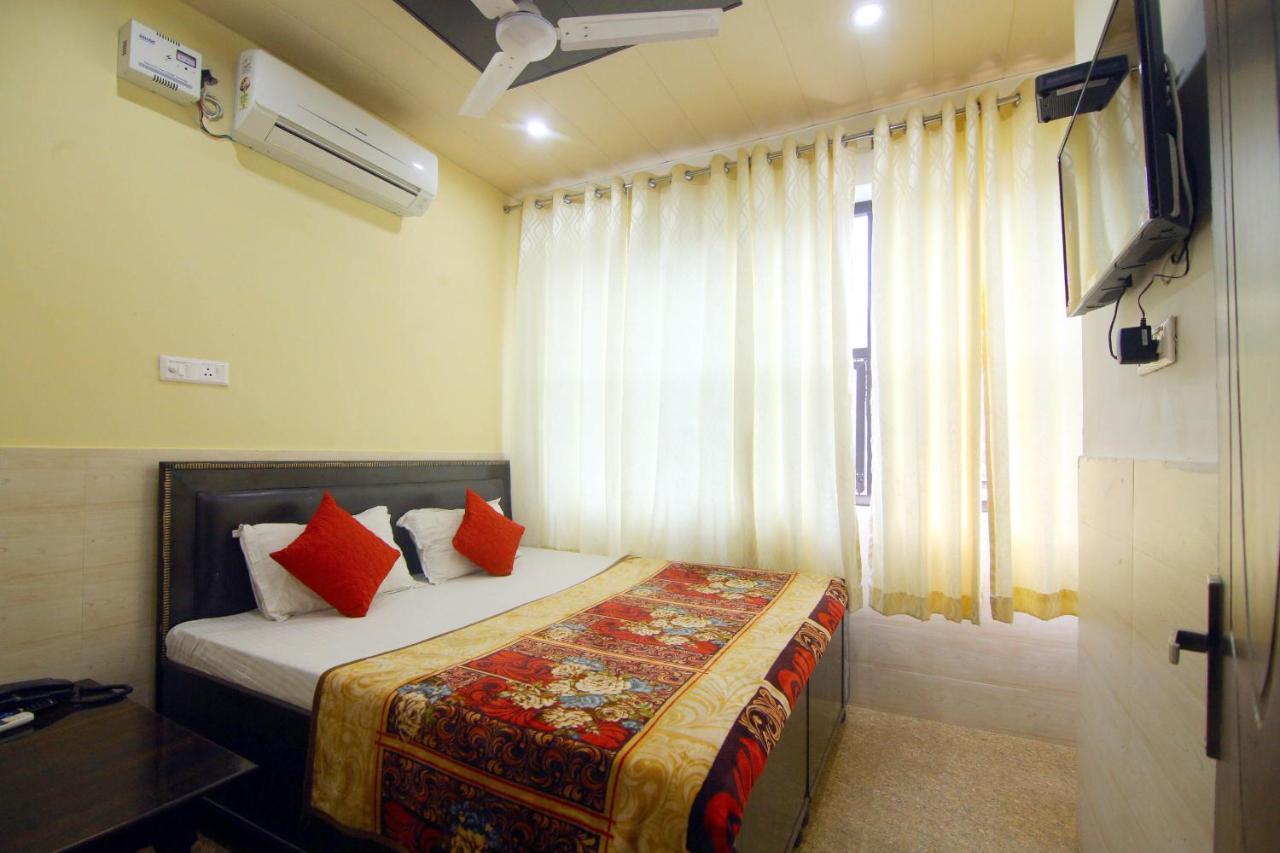 Hotel Amron45 Csandígarh Kültér fotó