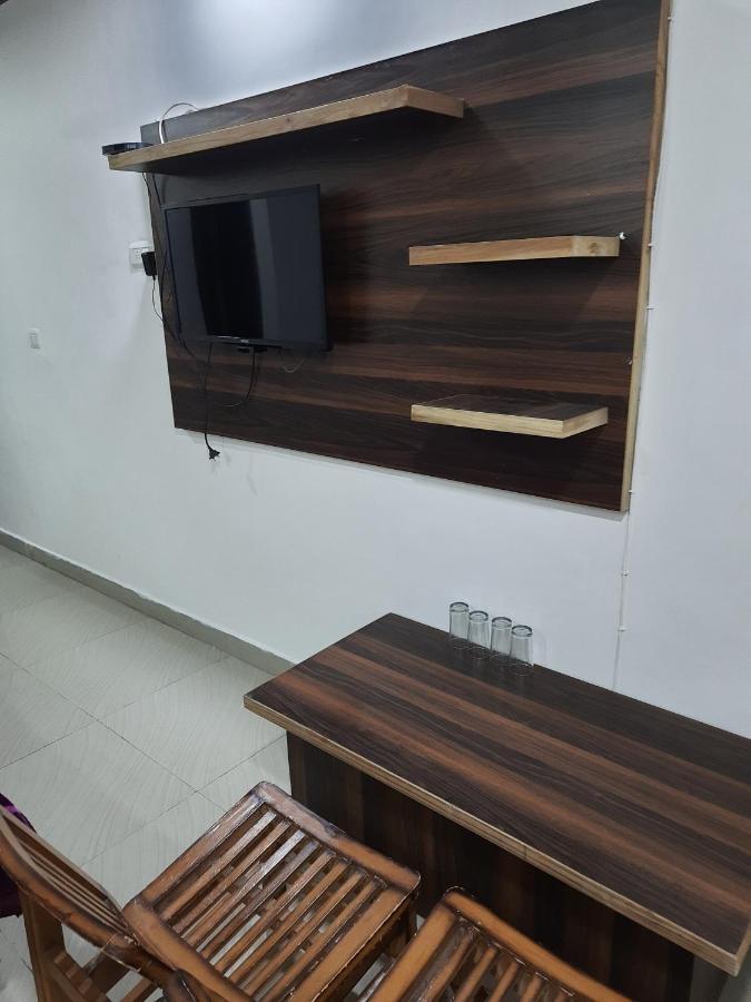Hotel Amron45 Csandígarh Kültér fotó