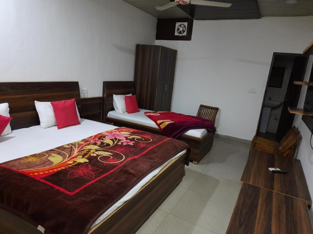 Hotel Amron45 Csandígarh Kültér fotó