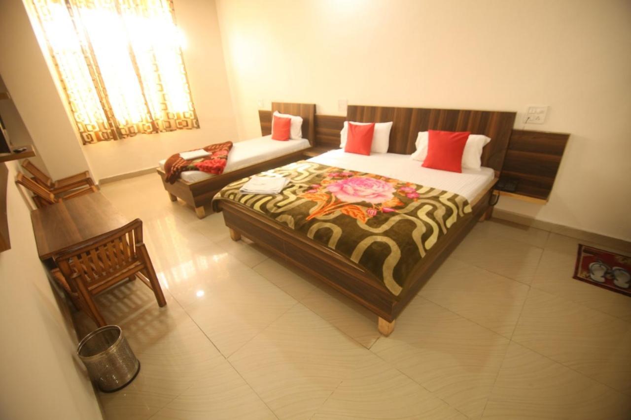 Hotel Amron45 Csandígarh Kültér fotó