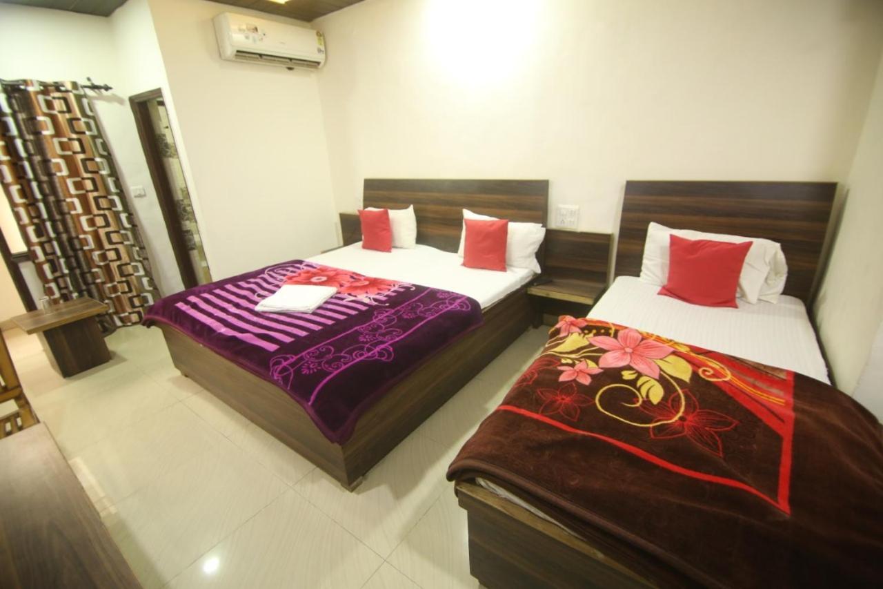 Hotel Amron45 Csandígarh Kültér fotó