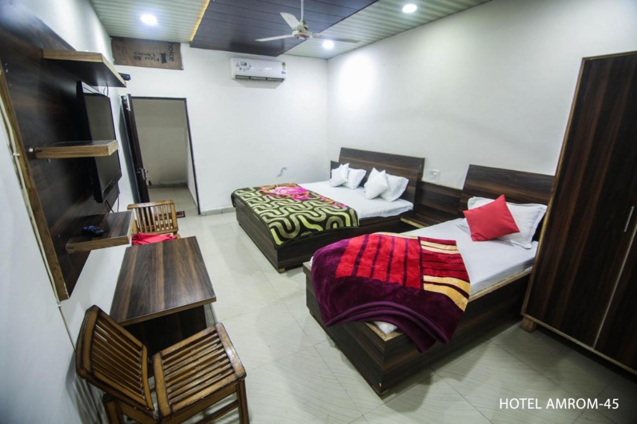 Hotel Amron45 Csandígarh Kültér fotó