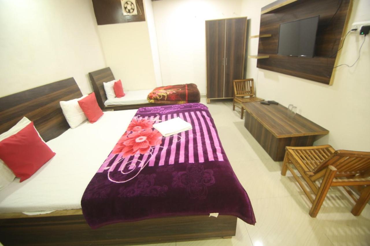 Hotel Amron45 Csandígarh Kültér fotó