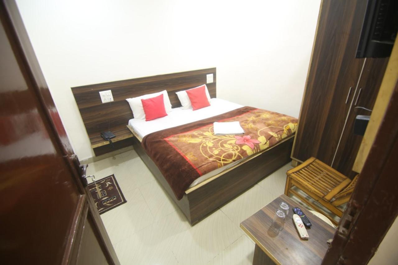 Hotel Amron45 Csandígarh Kültér fotó