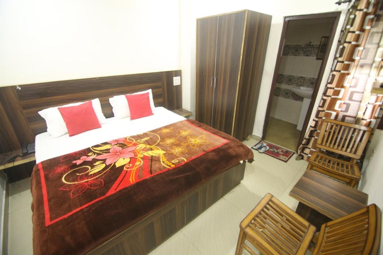 Hotel Amron45 Csandígarh Kültér fotó