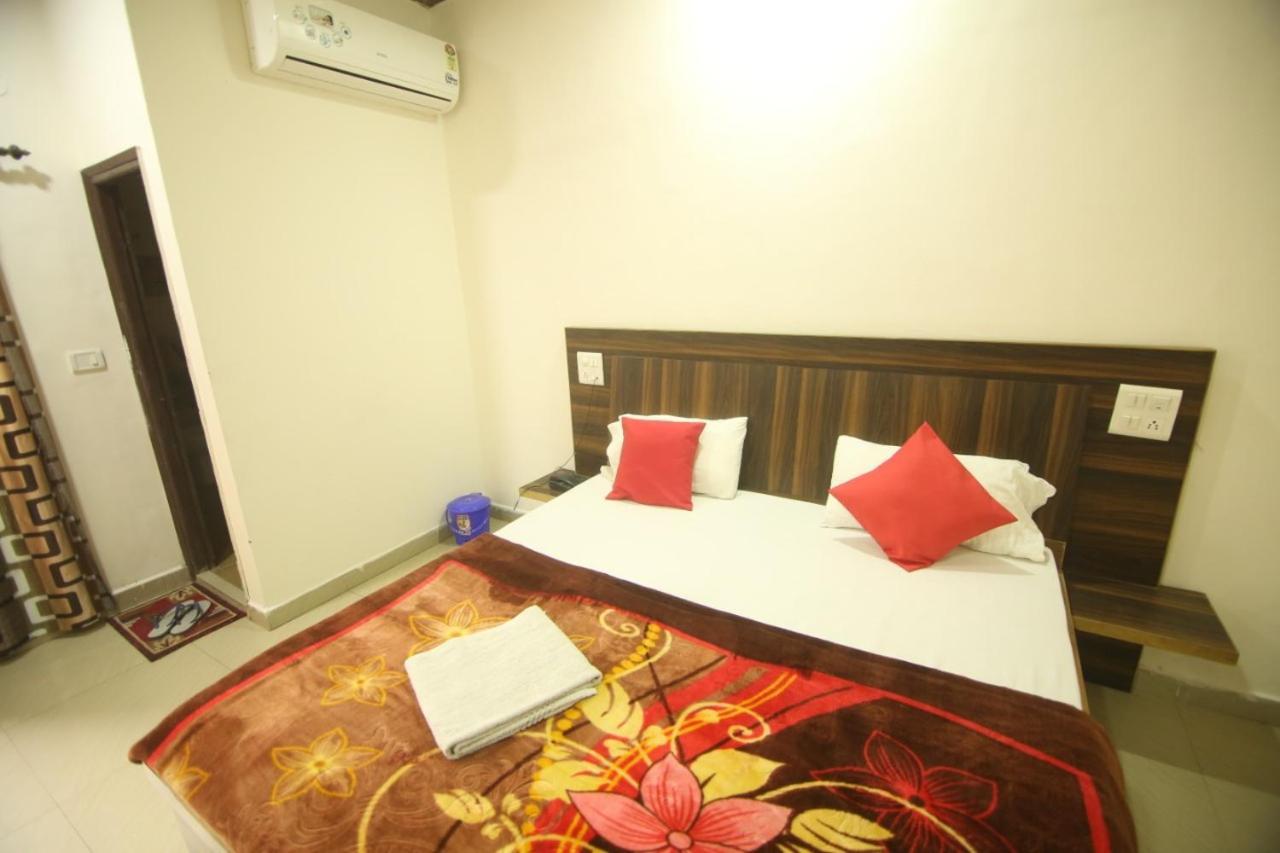 Hotel Amron45 Csandígarh Kültér fotó