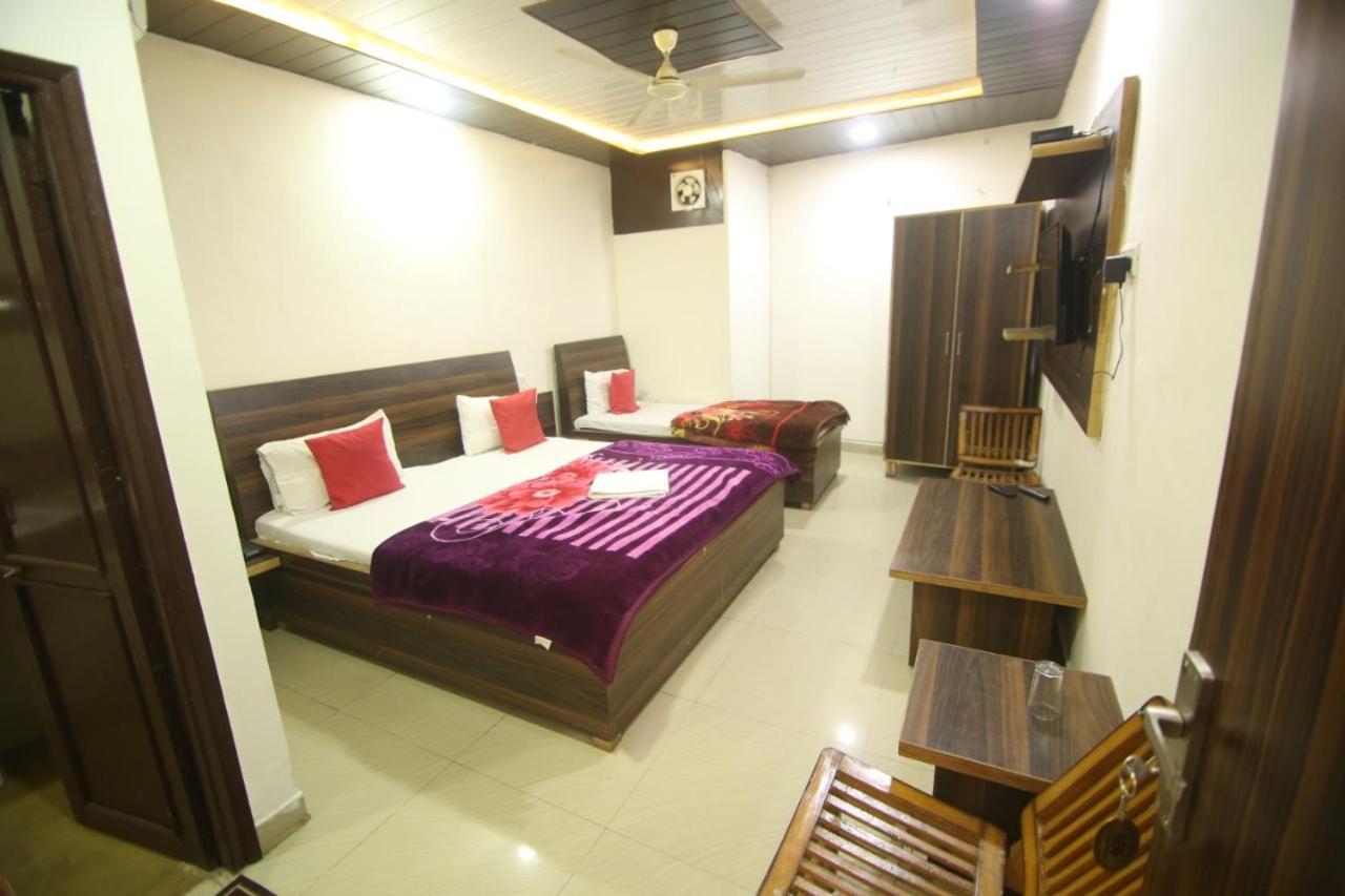 Hotel Amron45 Csandígarh Kültér fotó
