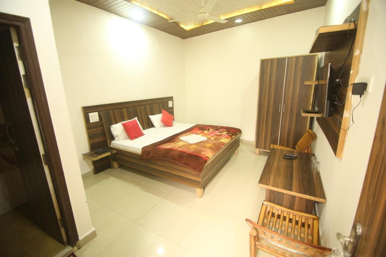 Hotel Amron45 Csandígarh Kültér fotó