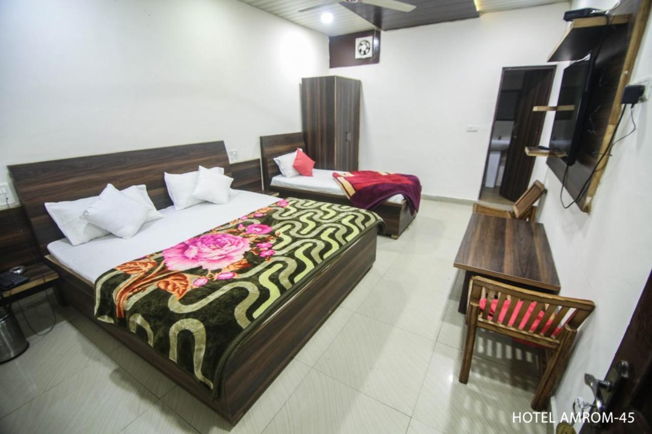 Hotel Amron45 Csandígarh Kültér fotó